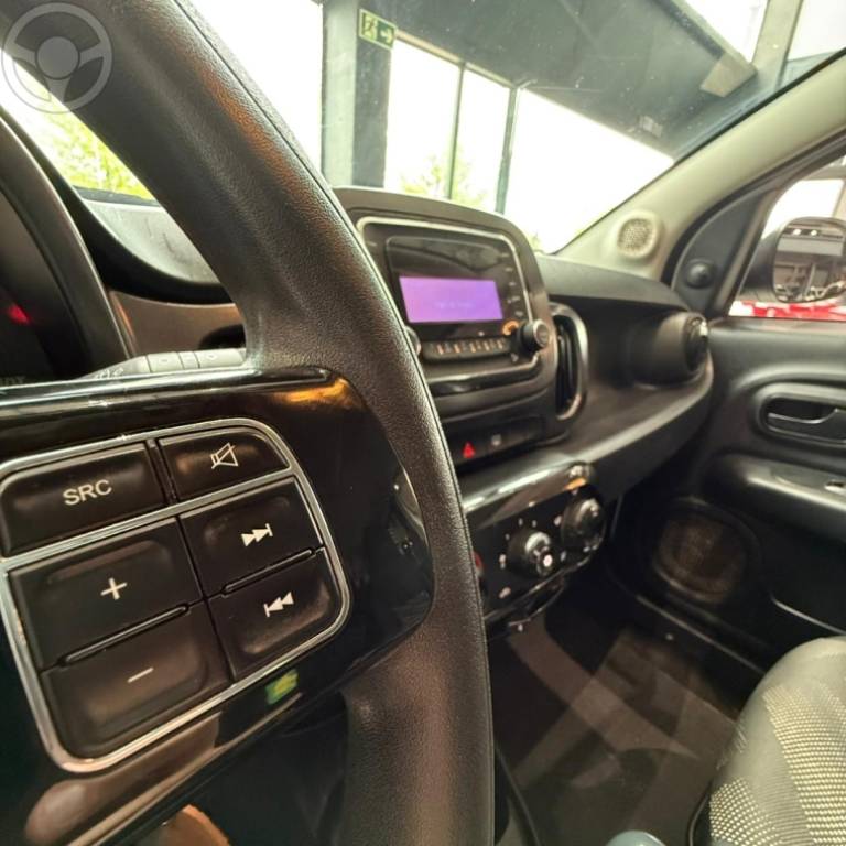 FIAT - MOBI 1.0 8V EVO FLEX LIKE. MANUAL - 2019/2020 - BRANCA - R$ 51.900,00