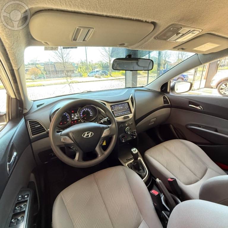 HYUNDAI - HB20S 1.6 COMFORT PLUS 16V FLEX 4P MANUAL - 2014/2014 - BRANCA - R$ 55.900,00