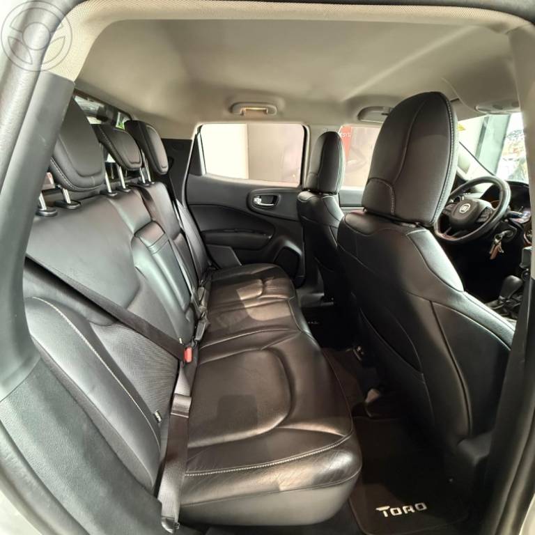 FIAT - TORO 1.8 16V EVO FLEX FREEDOM AUTOMÁTICO - 2018/2019 - PRATA - R$ 96.900,00