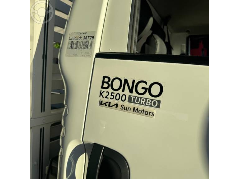 KIA MOTORS - BONGO 2.5 K-2500 4X2 CS TURBO DIESEL 2P MANUAL - 2023/2024 - BRANCA - R$ 161.900,00