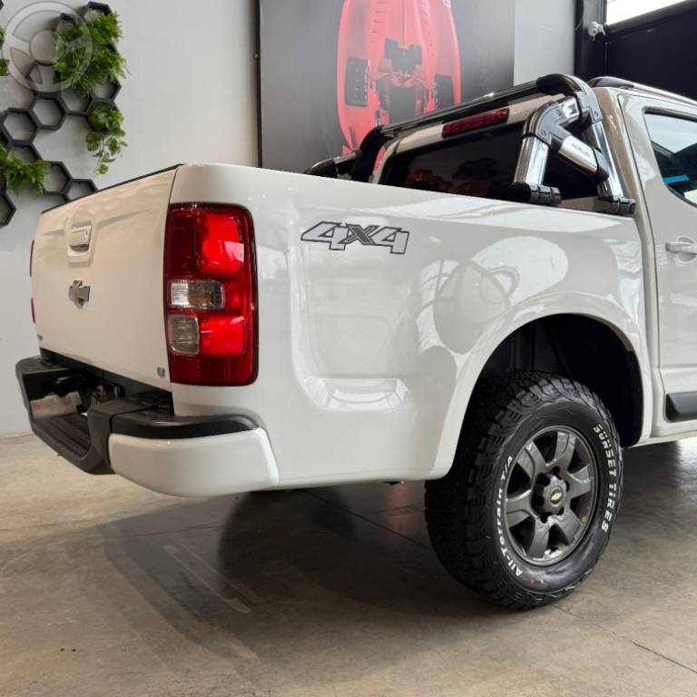 CHEVROLET - S10 2.5 LT 4X4 CD 16V FLEX 4P MANUAL - 2015/2015 - BRANCA - R$ 95.900,00