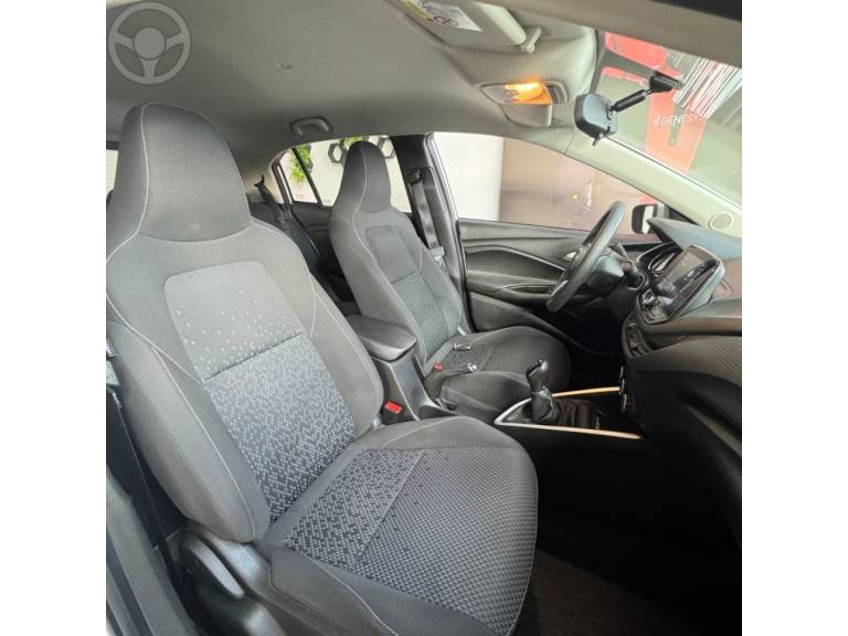 CHEVROLET - ONIX 1.0 LTZ 12V TURBO FLEX 4P MANUAL - 2020/2020 - PRATA - R$ 67.900,00
