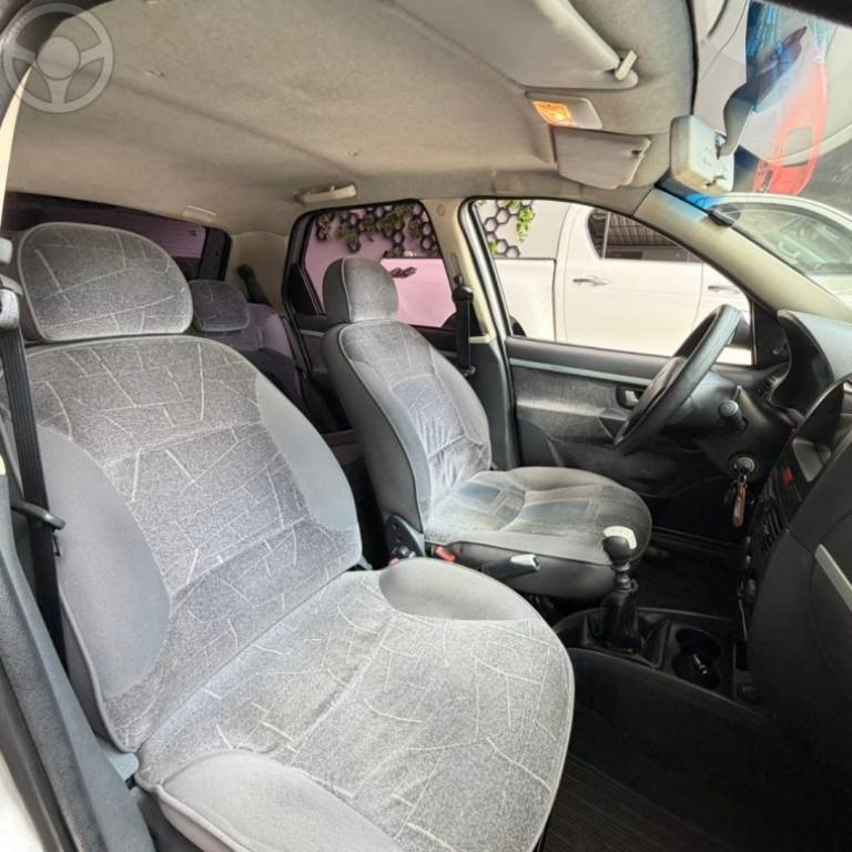 FIAT - PALIO 1.8 MPI HLX 8V FLEX 4P MANUAL - 2005/2006 - PRATA - R$ 28.900,00