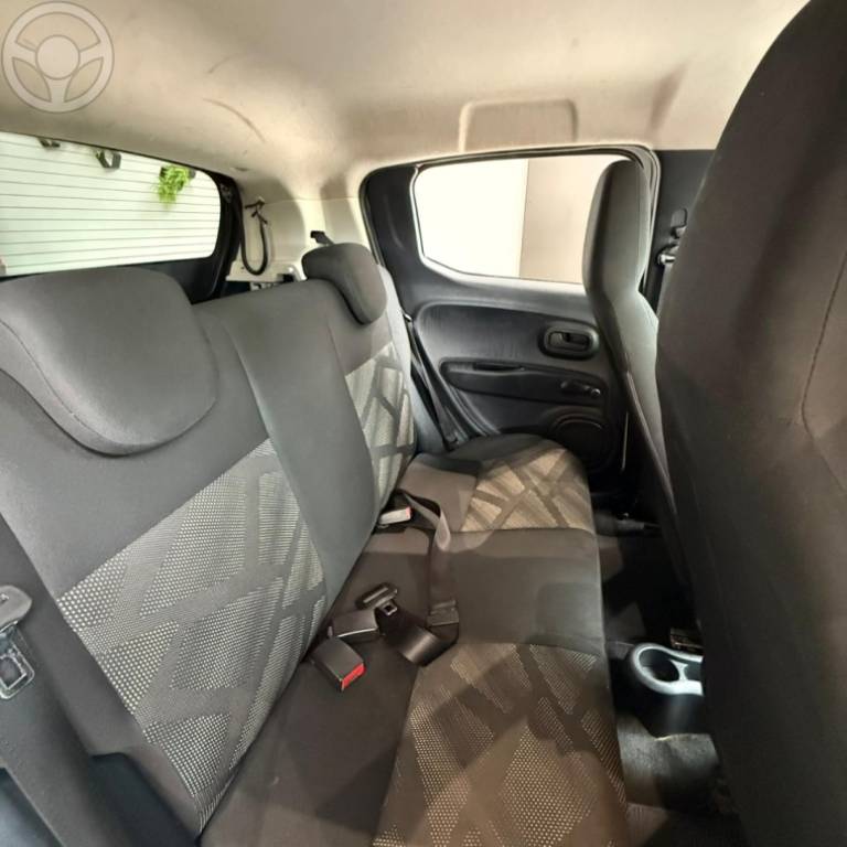 FIAT - MOBI 1.0 8V EVO FLEX LIKE. MANUAL - 2019/2020 - BRANCA - R$ 51.900,00