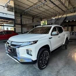 MITSUBISHI - L200 TRITON 2.4 16V TURBO DIESEL SPORT HPE CD 4P 4X4 AUTOMÁTICO - 2022/2023 - BRANCA - R$ 221.900,00
