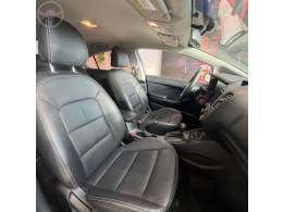 KIA MOTORS - CERATO 1.6 SX 16V FLEX 4P AUTOMÁTICO - 2015/2015 - MARROM - R$ 67.900,00