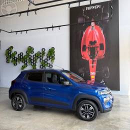 RENAULT - KWID 1.0 12V SCE FLEX INTENSE MANUAL - 2023/2024 - AZUL - R$ 61.900,00