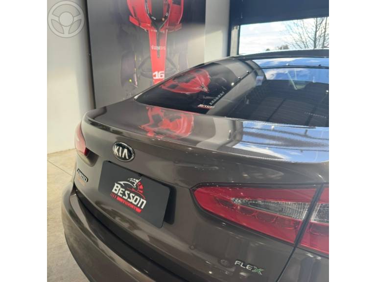 KIA MOTORS - CERATO 1.6 SX 16V FLEX 4P AUTOMÁTICO - 2015/2015 - MARROM - R$ 67.900,00