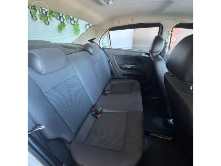 VOLKSWAGEN - VOYAGE 1.0 12V MPI TOTALFLEX TRENDLINE 4P MANUAL - 2017/2017 - BRANCA - R$ 49.900,00