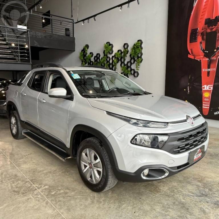 FIAT - TORO 1.8 16V EVO FLEX FREEDOM AUTOMÁTICO - 2018/2019 - PRATA - R$ 96.900,00
