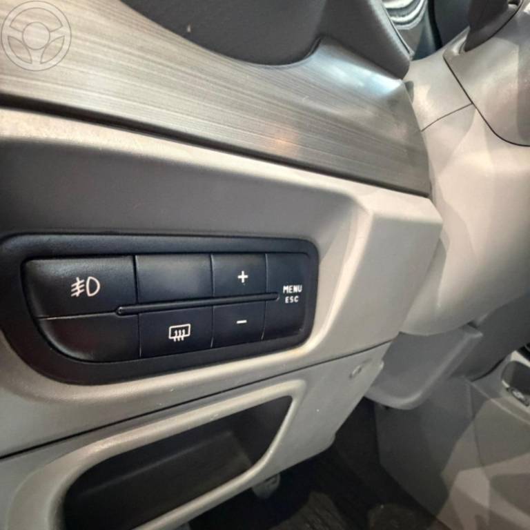 FIAT - GRAND SIENA 1.6 MPI ESSENCE 16V FLEX 4P MANUAL - 2013/2014 - BRANCA - R$ 45.900,00