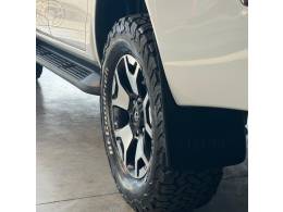 TOYOTA - HILUX 2.8 SRX 4X4 CD 16V DIESEL 4P AUTOMÁTICO - 2018/2019 - BRANCA - R$ 215.000,00