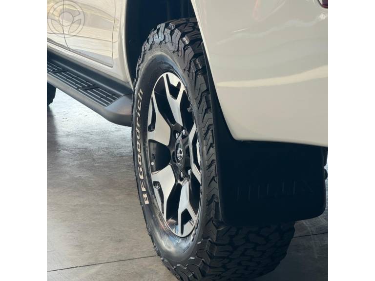 TOYOTA - HILUX 2.8 SRX 4X4 CD 16V DIESEL 4P AUTOMÁTICO - 2018/2019 - BRANCA - R$ 215.000,00